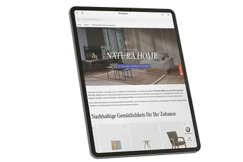 Tablet, auf dem die Natura Home Markenseite bei Homepoet geöffnet ist.